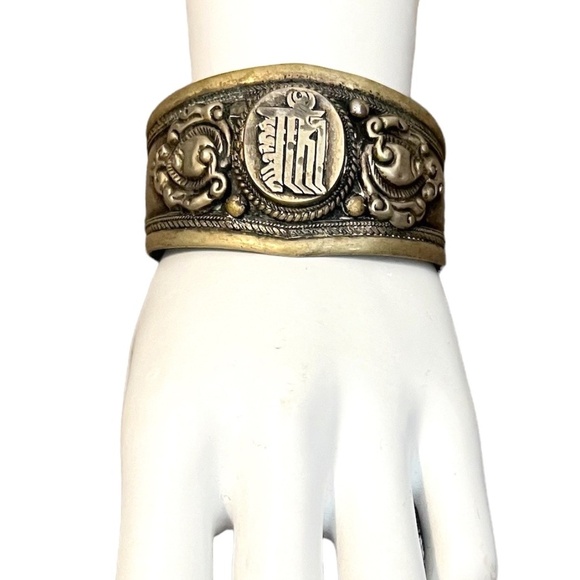 VINTAGE HAND CRAFTED SILVER‎ CUFF BRACELET